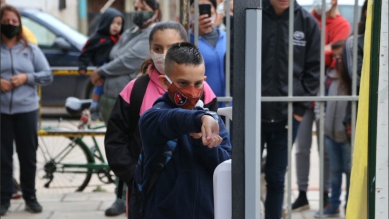 Felicidad y emoción en la vuelta a clases en las escuelas públicas de Rosario