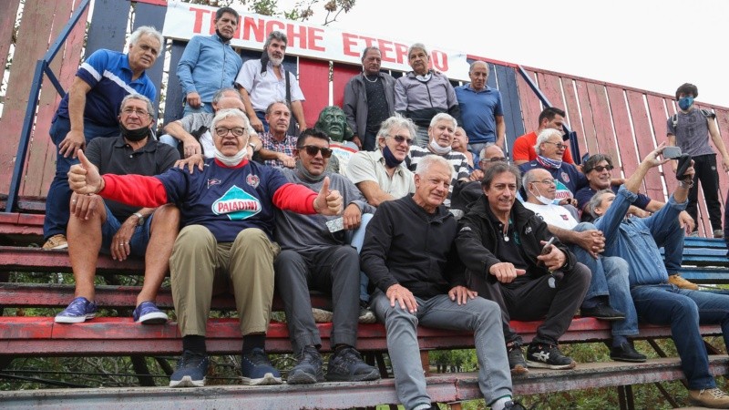 Se descubrió la estatua del Trinche en el Gabino Sosa este miércoles al mediodía.