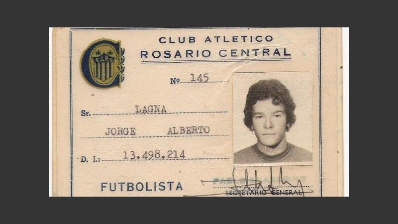 El carnet de Jorge Lagna en sus juveniles años de goleador de Central.
