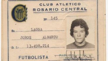 El carnet de Jorge Lagna en sus juveniles años de goleador de Central.