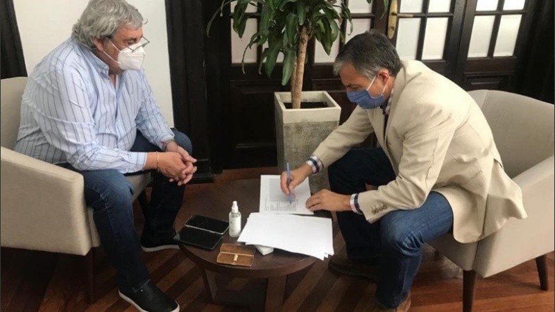 El ministro Pusineri entregó al titular de UDA la propuesta salarial tras la renegociación.