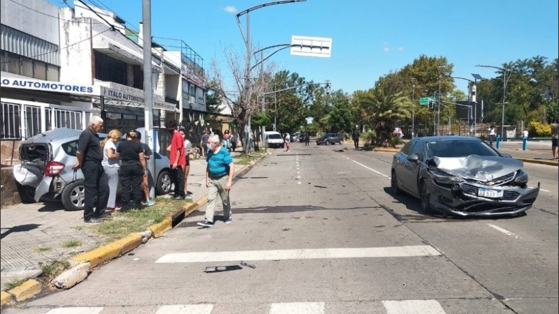 Las imágenes del triple choque en Cura y Bulevar Oroño.