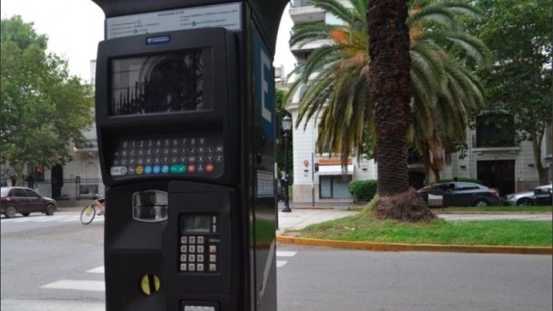 Para quienes no usan la app, los parquímetros aceptan monedas, cospeles y la Movi.
