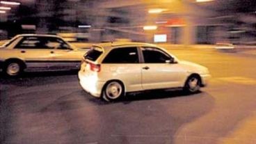 Las picadas de autos y motos son constantes en Rosario.