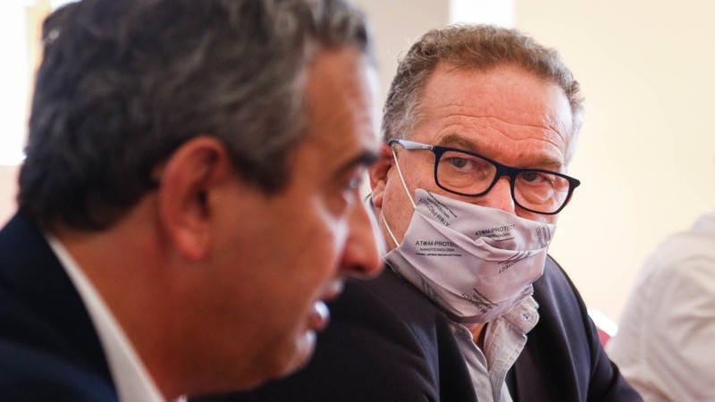 Lagna y Javkin, juntos en reunión por primera vez. 