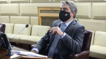 El senador Traferri respondió a Sain desde su banca en el Senado.