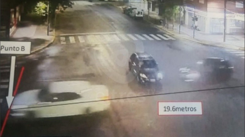 El instante previo al choque mortal en Avenida del Rosario y Ayacucho.