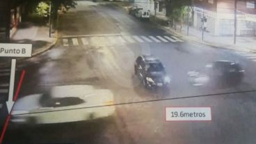 El instante previo al choque mortal en Avenida del Rosario y Ayacucho.