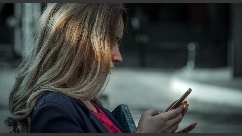 Las apps funcionan enviando mensajes automáticos, audios, videos e incluso la ubicación real