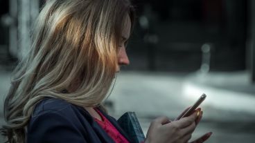 Las apps funcionan enviando mensajes automáticos, audios, videos e incluso la ubicación real