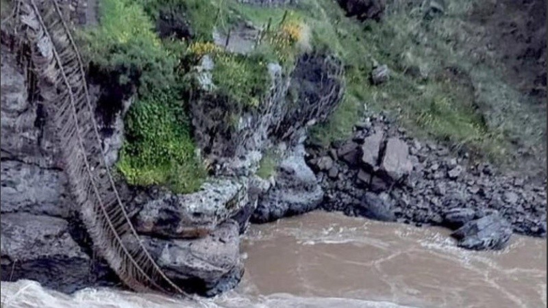 La plataforma estaba ubicada sobre el caudaloso río Apurímac.