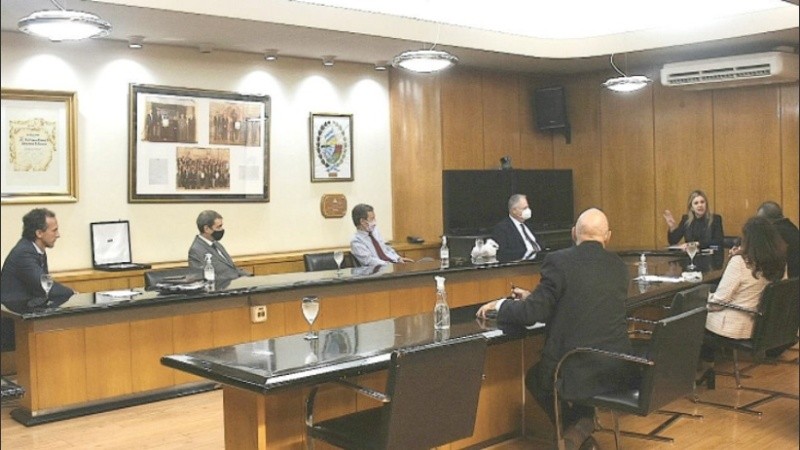 El encuentro encabezado por la senadora María de los Ángeles Sacnun.