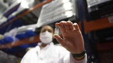 De acuerdo al informe de Anmat, la vacuna china tiene una eficacia del 78,89% en los adultos mayores.