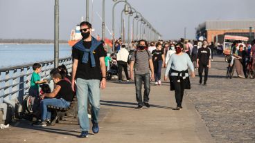 Las reuniones sociales sólo se podrán realizar en espacios públicos al aire libre y con un topo de 20 personas.