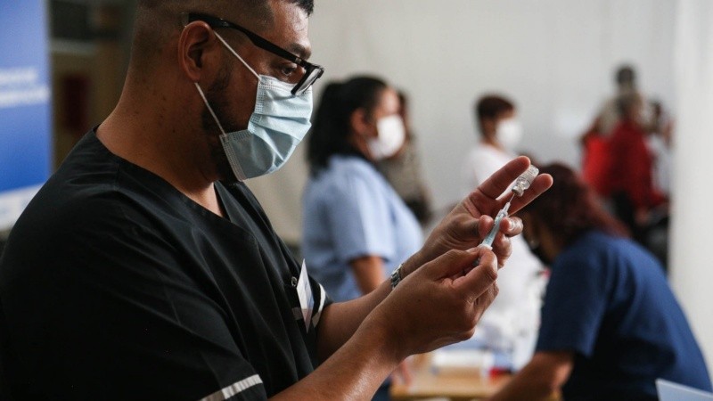 La segunda dosis tendrá que esperar. 