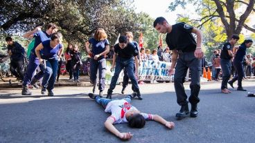 Una representación teatral del homicidio de Herrera.