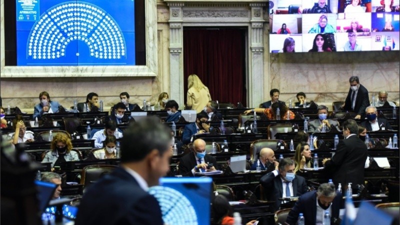 El proyecto aprobado exime a trabajadores que cobran hasta $150.000 brutos y los jubilados hasta ocho haberes.