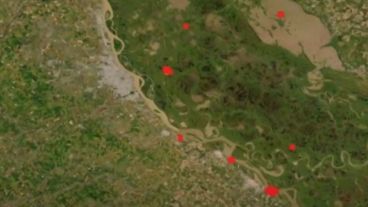 Vista aérea de los focos de incendios en las islas entrerrianas.