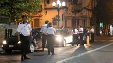 Dentro de las nuevas faltas, el municipio busca incluir el fumar mientras se maneja.