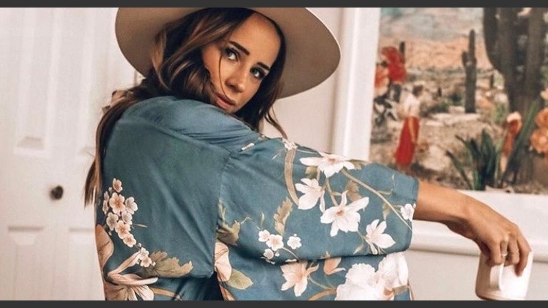 El kimono continúa acompañando los outfits creando distintos estilos