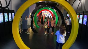 El edificio cuenta con cuatro plantas en las que se puede conocer la historia de los deportistas y las disciplinas más destacadas.