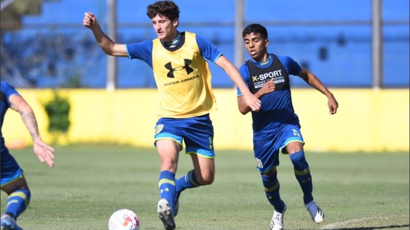 Mateo Tanlongo con la pelota. Podría tener su chance. 