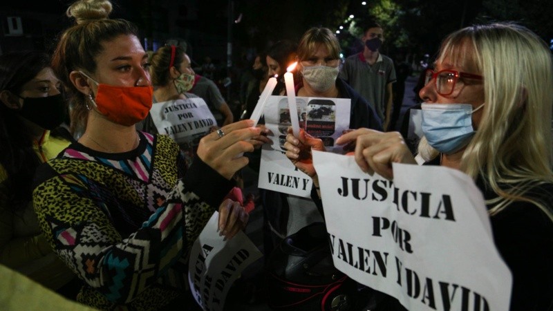 Un centenar de personas, entre familiares, amigos y vecinos se reunió en Ayacucho y Avenida del Rosario.