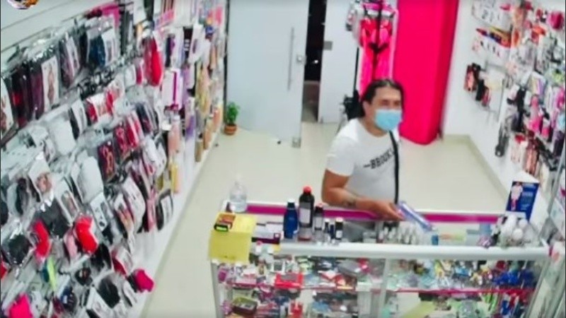 Las autoridades se encuentran en la búsqueda del ladrón del consolador.