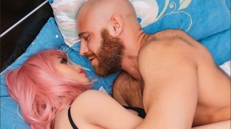 La relación con la primera muñeca había empezado en el 2019.