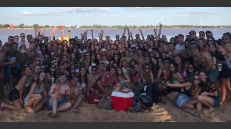 La foto que trascendió del masivo festejo. 