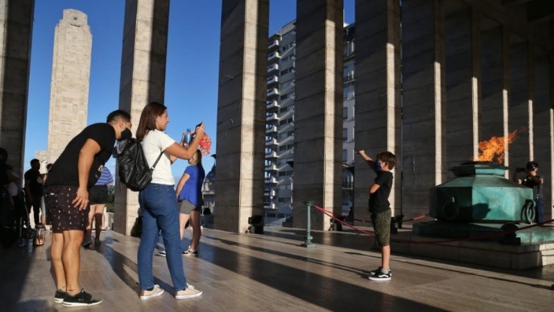 Fotos y recorridas de los turistas en Rosario.