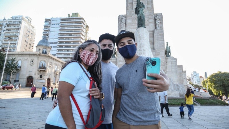 Fotos y recorridas de los turistas en Rosario.