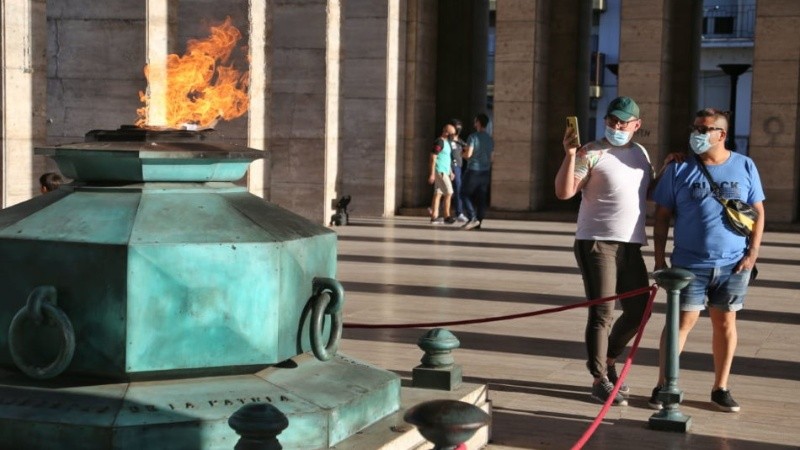 Fotos y recorridas de los turistas en Rosario.