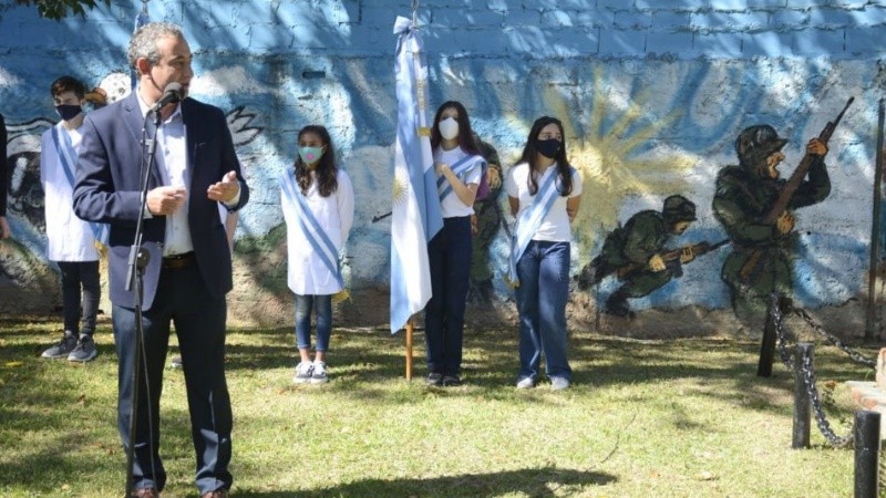 La plaza Soldado Desza, recuerda al rosarino caído en combate el 14 de junio de 1982.