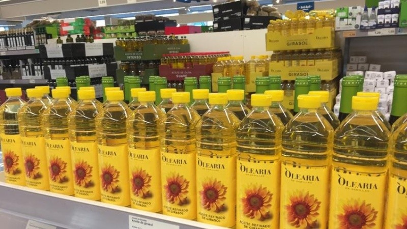 La crisis mundial de la oferta del aceite de girasol eleva los precios en Argentina.