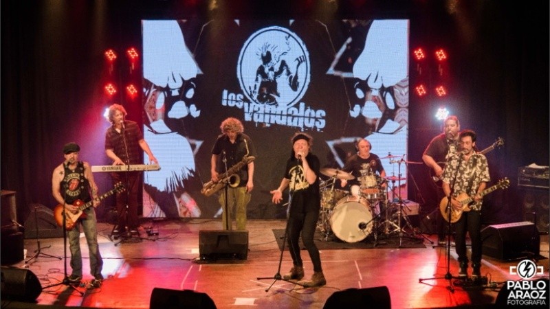 Los Vándalos en acción, con Popono a la cabeza