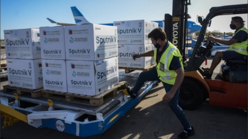 Este embarque posibilitará terminar de inocular con una dosis a todos los mayores de 60 años.