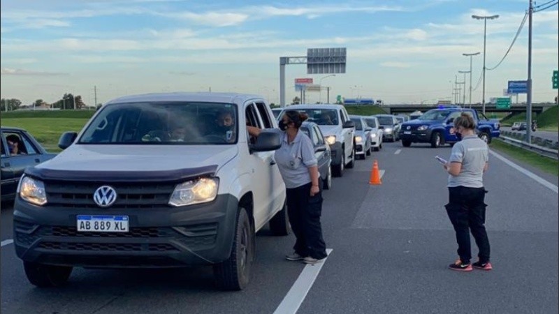 En los distintos puntos se tomó la temperatura y se corroboró la documentación.