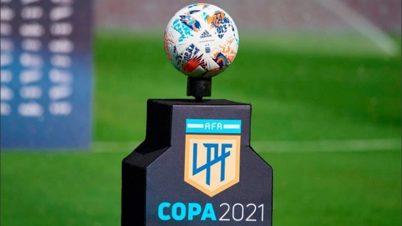 El fútbol argentino ajusta nuevamente los protocolos para evitar la suspensión de las actividades.