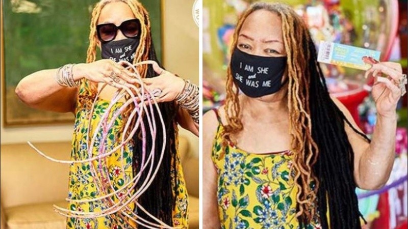 La mujer ya disfruta de la nueva vida sin sus uñas de casi un metro.