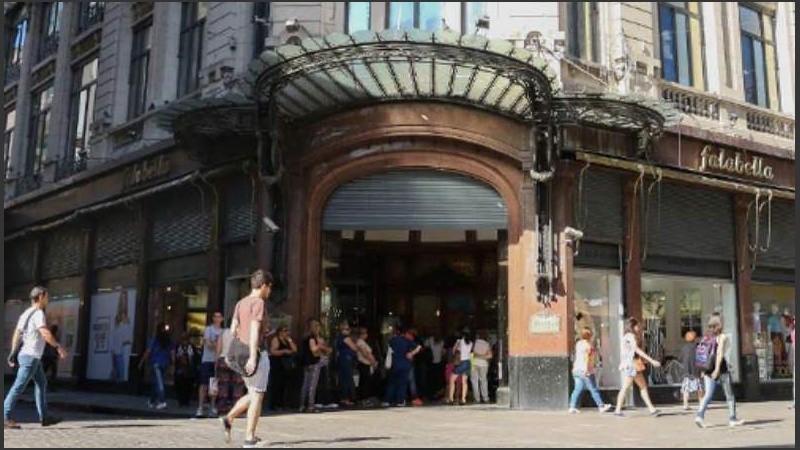 La tienda de capitales chilenos cierra sus puertas en 60 días.