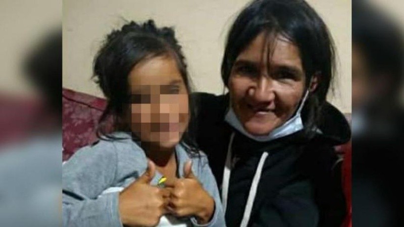 Su madre no tiene impedimento legal alguno para verla.