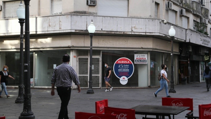 La emblemática esquina del cruce de peatonales de Córdoba y San Martín.