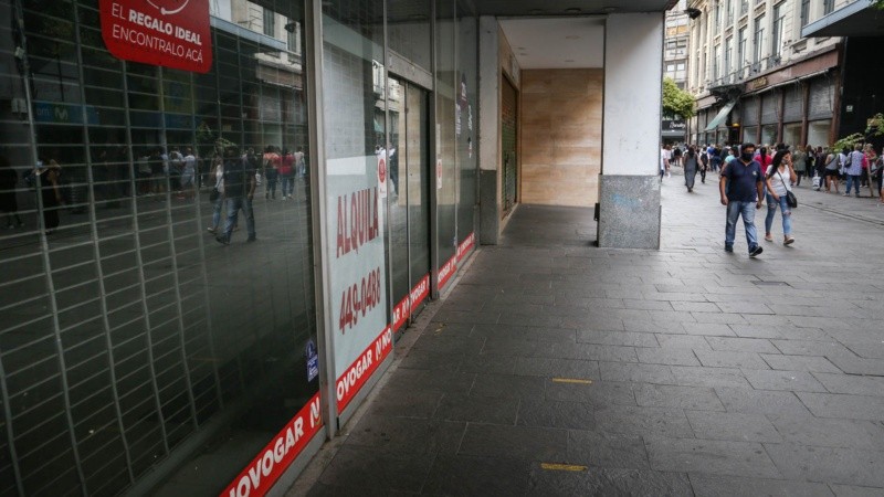 Uno de los grandes locales vacíos a metros de Falabella. 