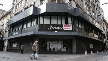 Un gran local espera ser ocupado frente a "La Favorita".