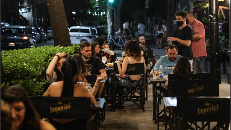 Después de las 23, no se podrá permitir el ingreso a nuevos clientes.