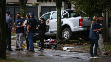 El conductor de una camioneta acababa de retirar dinero en la zona y arrolló a los delincuentes que le robaron.