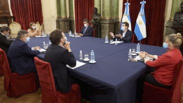La reunión que mantuvieron oficialismo y oposición por la fecha de las elecciones