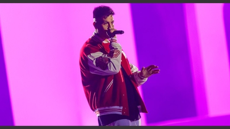 Duki cantó tres de sus hits luciendo un conjunto de RS, además de presentar piezas exclusivas de su propia colección, ML