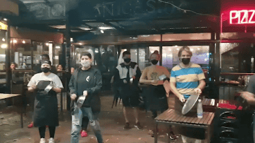 Los cacerolazos comenzaron en la noche del jueves.